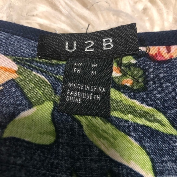 U2b Navy floral elastic waist top size medium - Picture 4 of 5